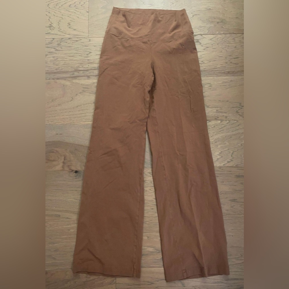 Aritzia yoga pants